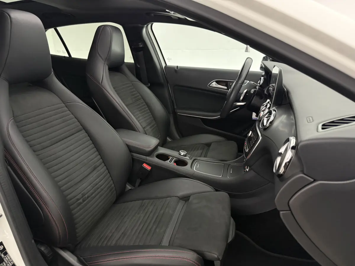 180 | Pano | Camera | LED | Clima | Cruise | Keyless | Navi | Parkeersens.