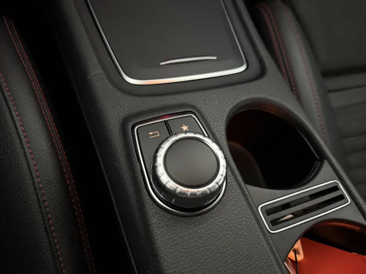 180 | Pano | Camera | LED | Clima | Cruise | Keyless | Navi | Parkeersens.