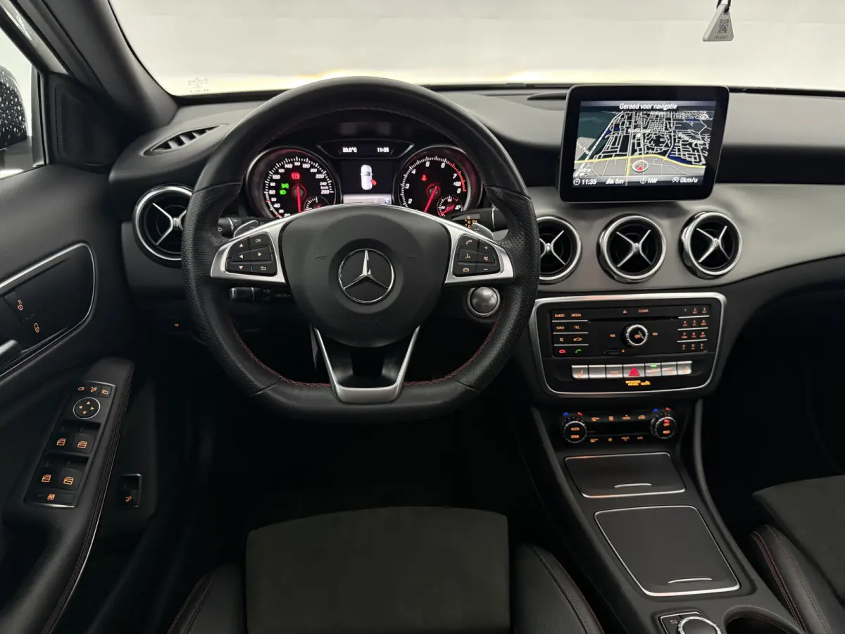 180 | Pano | Camera | LED | Clima | Cruise | Keyless | Navi | Parkeersens.