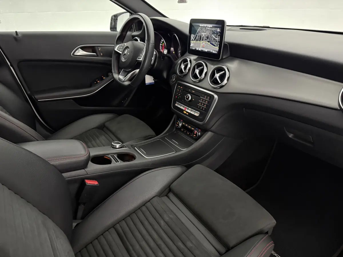 180 | Pano | Camera | LED | Clima | Cruise | Keyless | Navi | Parkeersens.