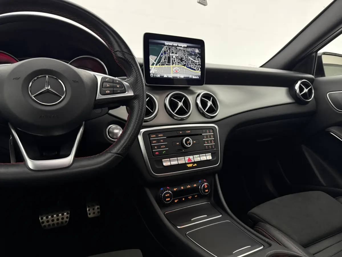 180 | Pano | Camera | LED | Clima | Cruise | Keyless | Navi | Parkeersens.