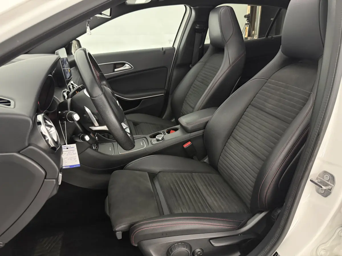 180 | Pano | Camera | LED | Clima | Cruise | Keyless | Navi | Parkeersens.