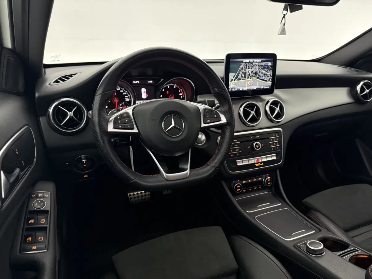 180 | Pano | Camera | LED | Clima | Cruise | Keyless | Navi | Parkeersens.