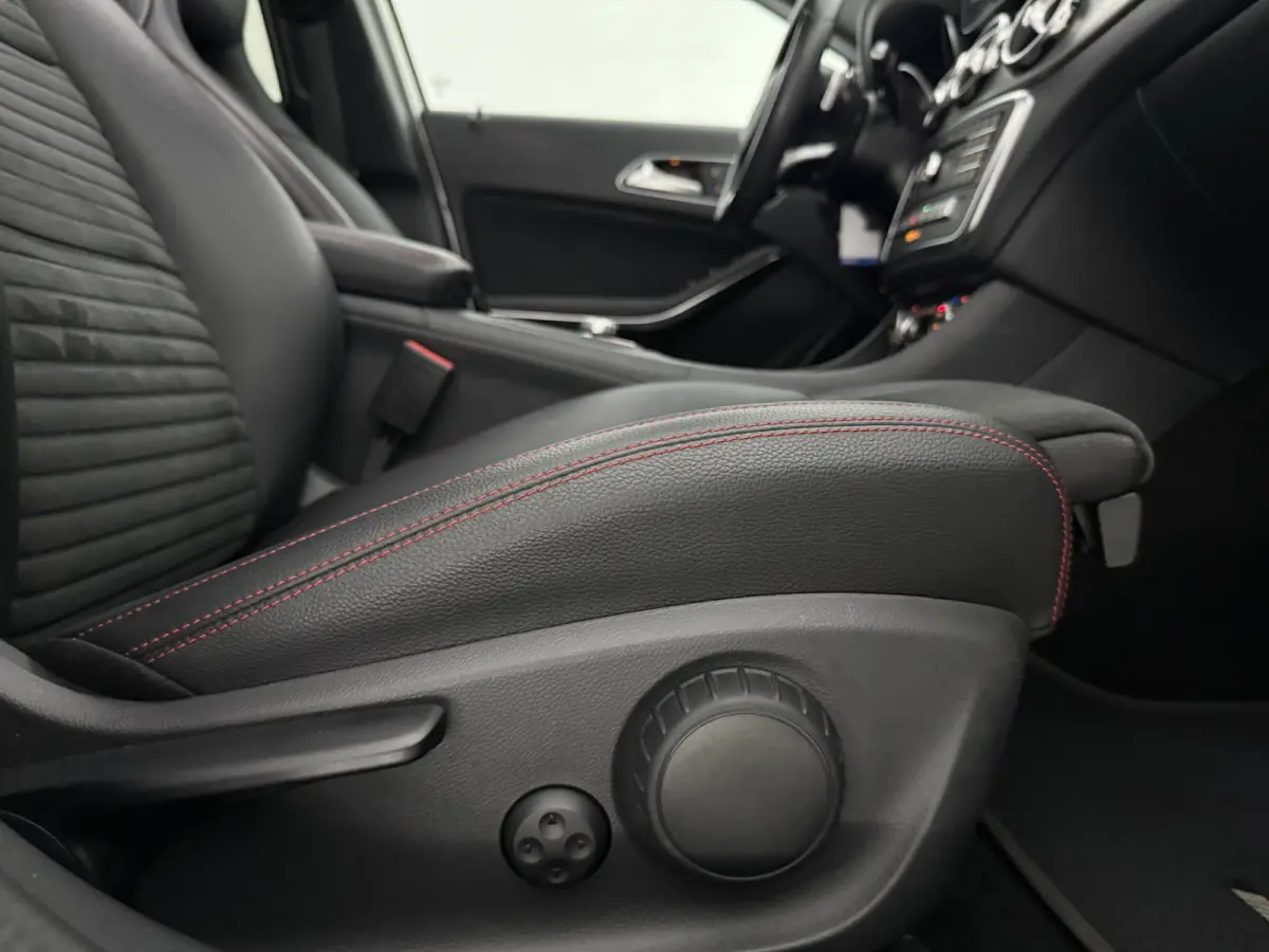 180 | Pano | Camera | LED | Clima | Cruise | Keyless | Navi | Parkeersens.