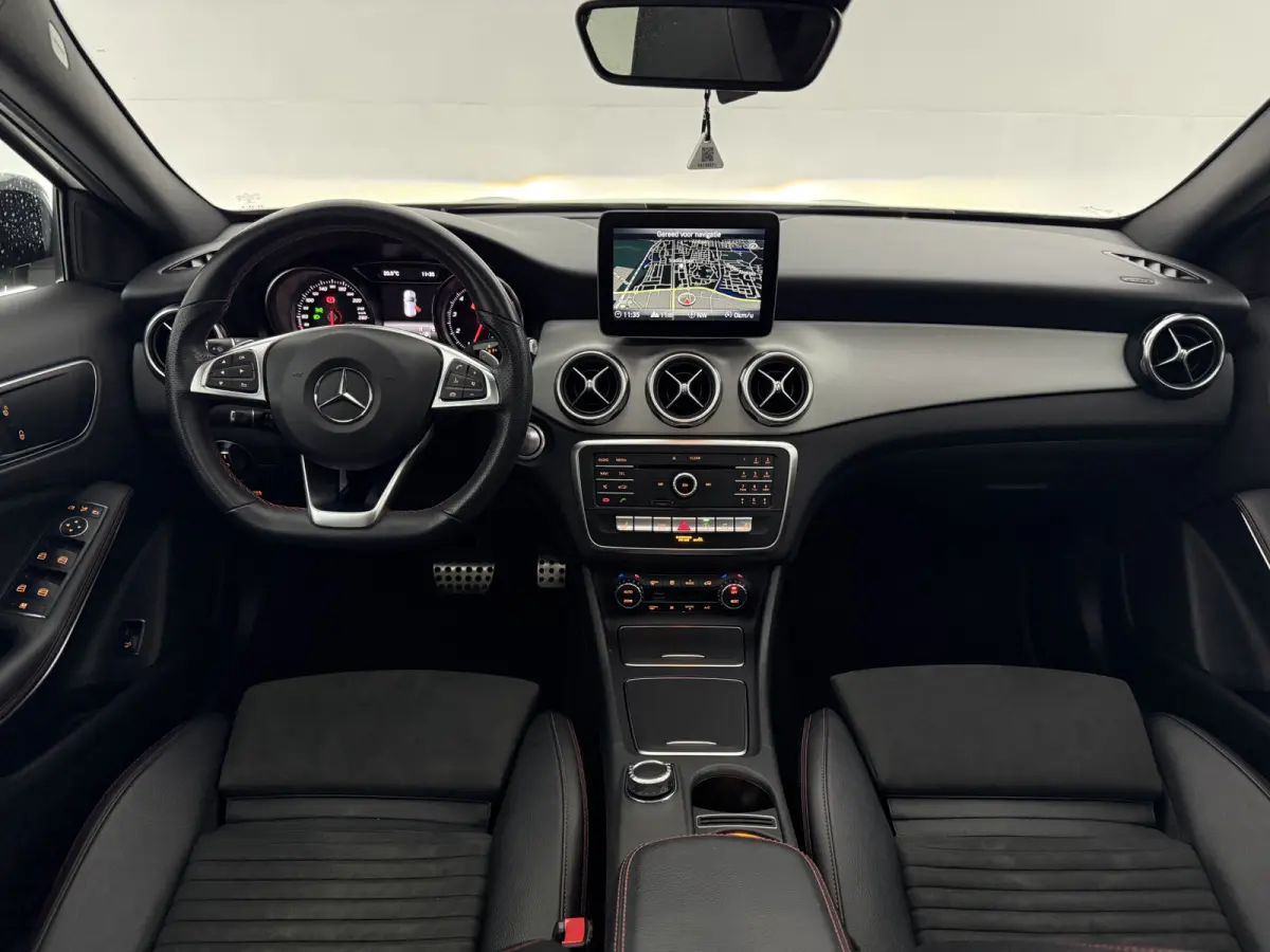 180 | Pano | Camera | LED | Clima | Cruise | Keyless | Navi | Parkeersens.
