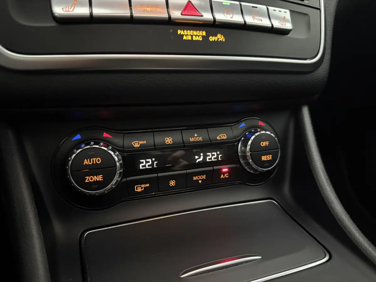 180 | Pano | Camera | LED | Clima | Cruise | Keyless | Navi | Parkeersens.