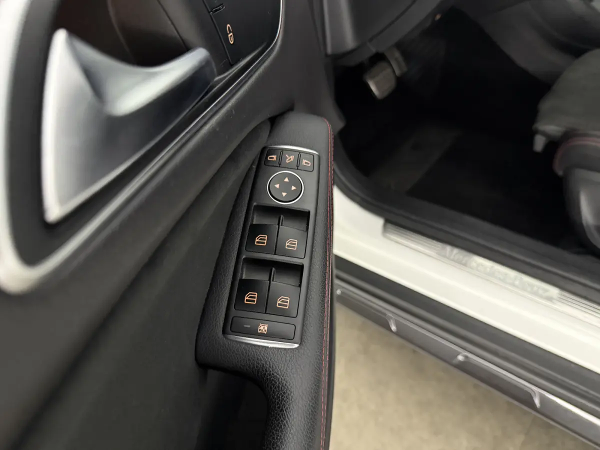 180 | Pano | Camera | LED | Clima | Cruise | Keyless | Navi | Parkeersens.