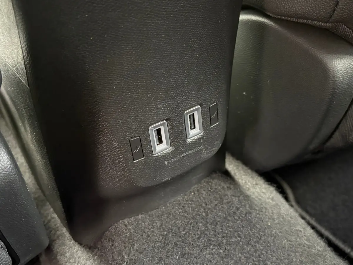 1.2 100 PK Elegance | STUUR EN STOELVERWARMING| DODEHOEK DETECTIE| KEYLESS ENTRY & START| NAVIGATIE + APPLE CARPLAY/ANDROID AUTO| CAMERA + PARKEERSENSOREN| FULL LED| EERSTE EIGENAAR| DEALER 