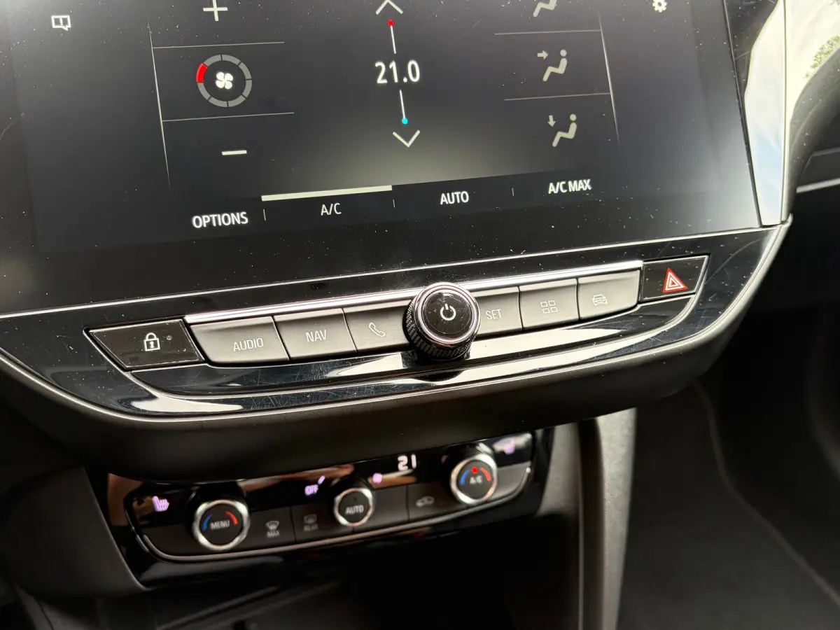 1.2 100 PK Elegance | STUUR EN STOELVERWARMING| DODEHOEK DETECTIE| KEYLESS ENTRY & START| NAVIGATIE + APPLE CARPLAY/ANDROID AUTO| CAMERA + PARKEERSENSOREN| FULL LED| EERSTE EIGENAAR| DEALER 
