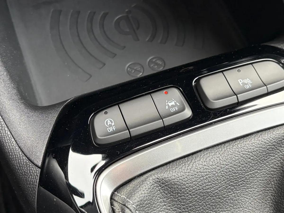 1.2 100 PK Elegance | STUUR EN STOELVERWARMING| DODEHOEK DETECTIE| KEYLESS ENTRY & START| NAVIGATIE + APPLE CARPLAY/ANDROID AUTO| CAMERA + PARKEERSENSOREN| FULL LED| EERSTE EIGENAAR| DEALER 