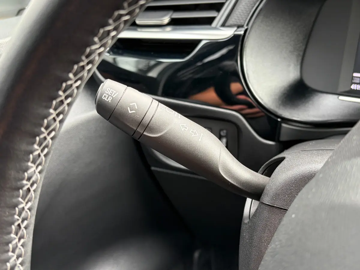 1.2 100 PK Elegance | STUUR EN STOELVERWARMING| DODEHOEK DETECTIE| KEYLESS ENTRY & START| NAVIGATIE + APPLE CARPLAY/ANDROID AUTO| CAMERA + PARKEERSENSOREN| FULL LED| EERSTE EIGENAAR| DEALER 