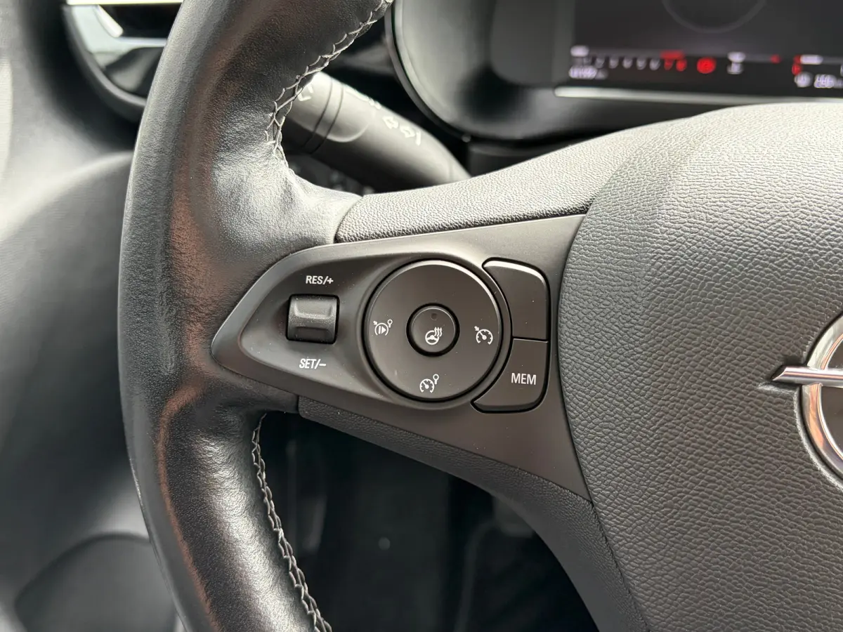 1.2 100 PK Elegance | STUUR EN STOELVERWARMING| DODEHOEK DETECTIE| KEYLESS ENTRY & START| NAVIGATIE + APPLE CARPLAY/ANDROID AUTO| CAMERA + PARKEERSENSOREN| FULL LED| EERSTE EIGENAAR| DEALER 