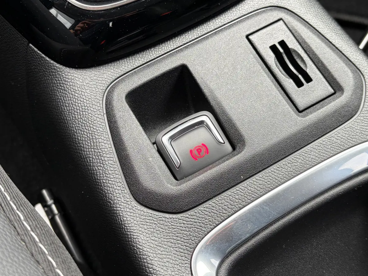 1.2 100 PK Elegance | STUUR EN STOELVERWARMING| DODEHOEK DETECTIE| KEYLESS ENTRY & START| NAVIGATIE + APPLE CARPLAY/ANDROID AUTO| CAMERA + PARKEERSENSOREN| FULL LED| EERSTE EIGENAAR| DEALER 