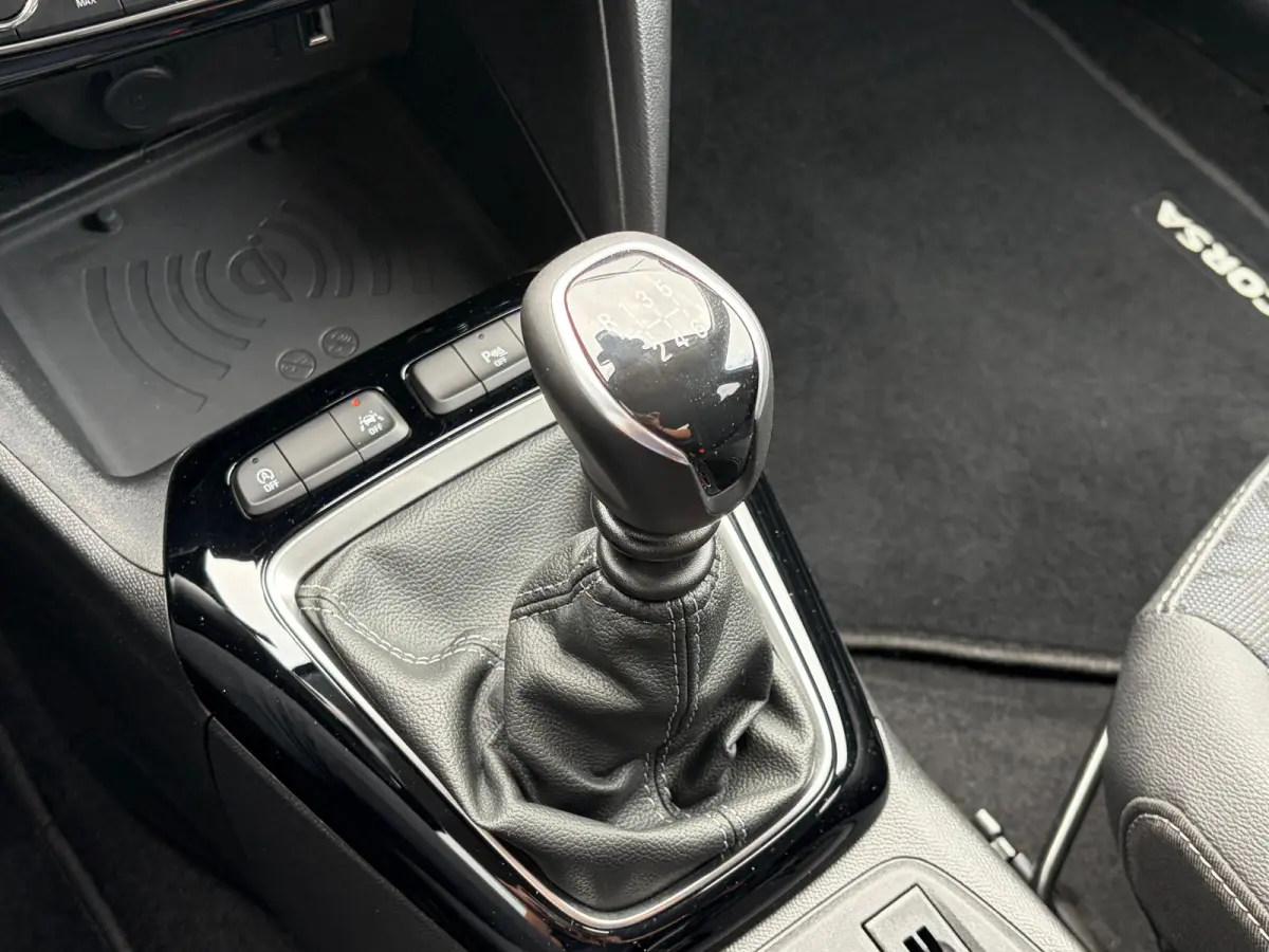 1.2 100 PK Elegance | STUUR EN STOELVERWARMING| DODEHOEK DETECTIE| KEYLESS ENTRY & START| NAVIGATIE + APPLE CARPLAY/ANDROID AUTO| CAMERA + PARKEERSENSOREN| FULL LED| EERSTE EIGENAAR| DEALER 