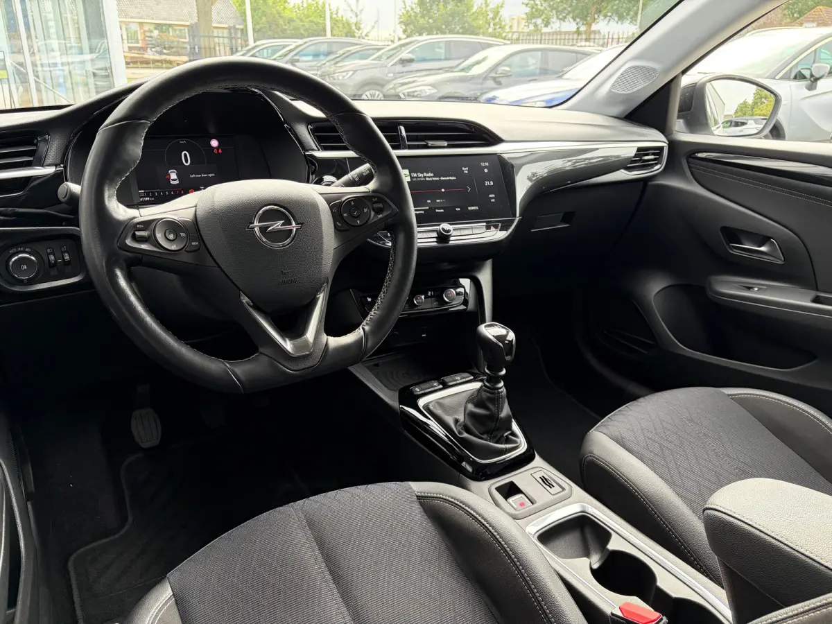 1.2 100 PK Elegance | STUUR EN STOELVERWARMING| DODEHOEK DETECTIE| KEYLESS ENTRY & START| NAVIGATIE + APPLE CARPLAY/ANDROID AUTO| CAMERA + PARKEERSENSOREN| FULL LED| EERSTE EIGENAAR| DEALER 
