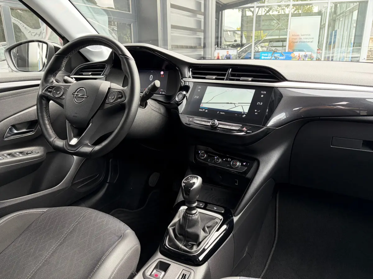 1.2 100 PK Elegance | STUUR EN STOELVERWARMING| DODEHOEK DETECTIE| KEYLESS ENTRY & START| NAVIGATIE + APPLE CARPLAY/ANDROID AUTO| CAMERA + PARKEERSENSOREN| FULL LED| EERSTE EIGENAAR| DEALER 