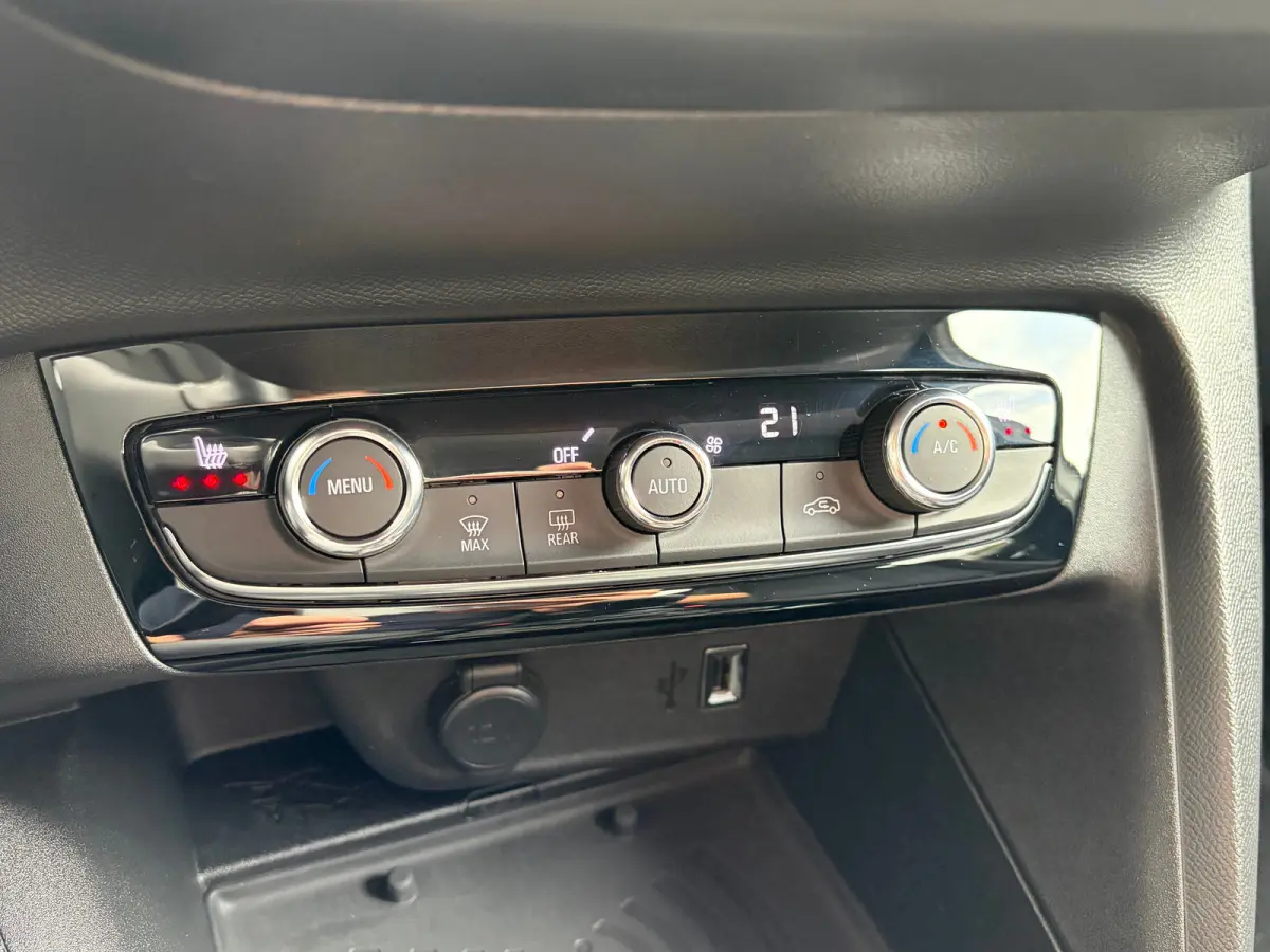 1.2 100 PK Elegance | STUUR EN STOELVERWARMING| DODEHOEK DETECTIE| KEYLESS ENTRY & START| NAVIGATIE + APPLE CARPLAY/ANDROID AUTO| CAMERA + PARKEERSENSOREN| FULL LED| EERSTE EIGENAAR| DEALER 