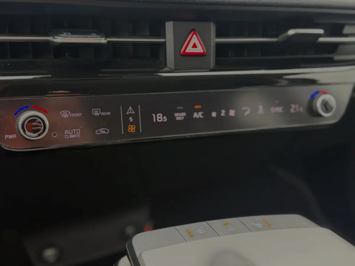 Air 58 kWh 99% SoH. (NL-auto, Dealer OndH, 1e Eig, Navi, Stoel+StuurVerwam, Lane Assist, Camera, Navi, Etc)