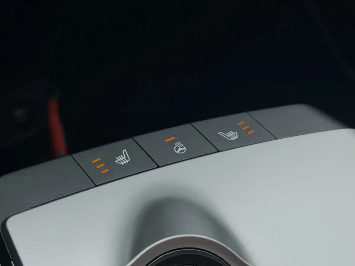 Air 58 kWh 99% SoH. (NL-auto, Dealer OndH, 1e Eig, Navi, Stoel+StuurVerwam, Lane Assist, Camera, Navi, Etc)
