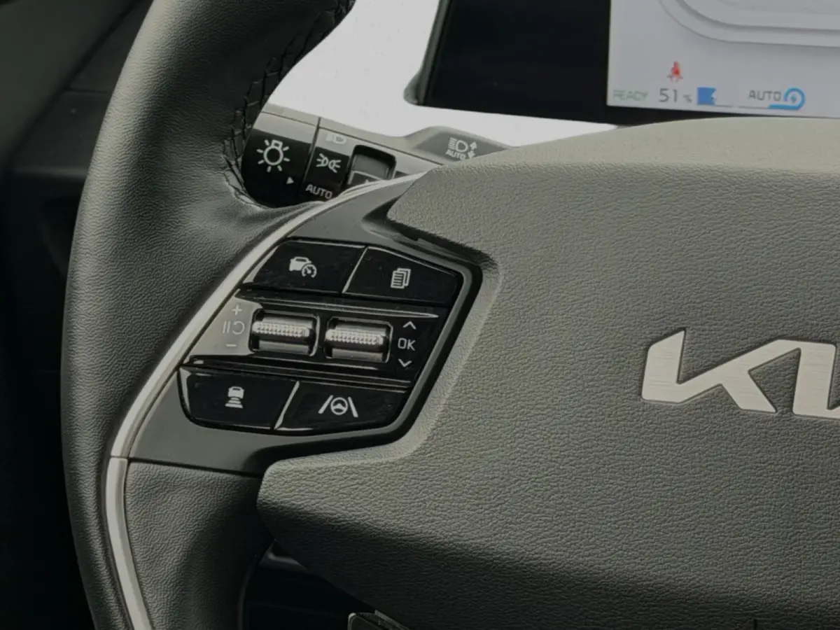 Air 58 kWh 99% SoH. (NL-auto, Dealer OndH, 1e Eig, Navi, Stoel+StuurVerwam, Lane Assist, Camera, Navi, Etc)
