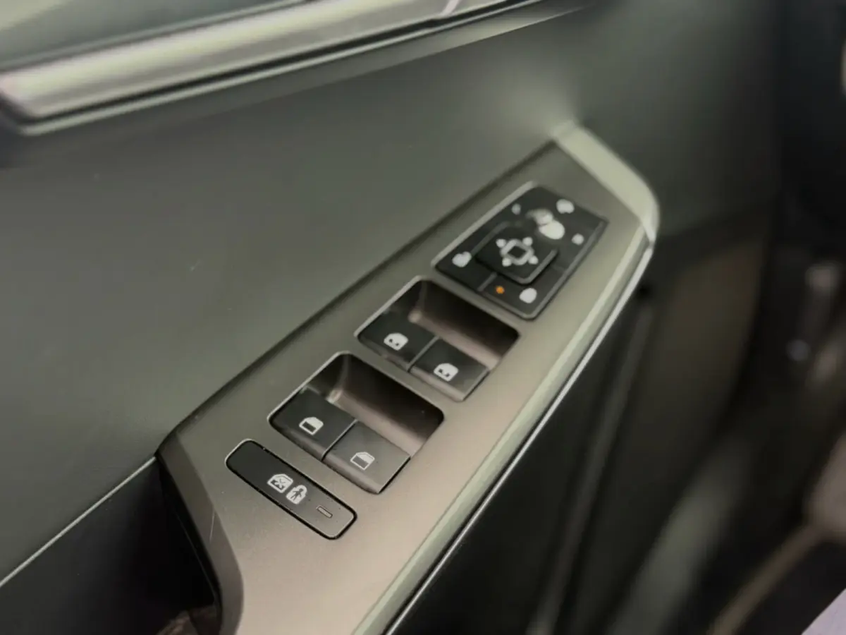 Air 58 kWh 99% SoH. (NL-auto, Dealer OndH, 1e Eig, Navi, Stoel+StuurVerwam, Lane Assist, Camera, Navi, Etc)
