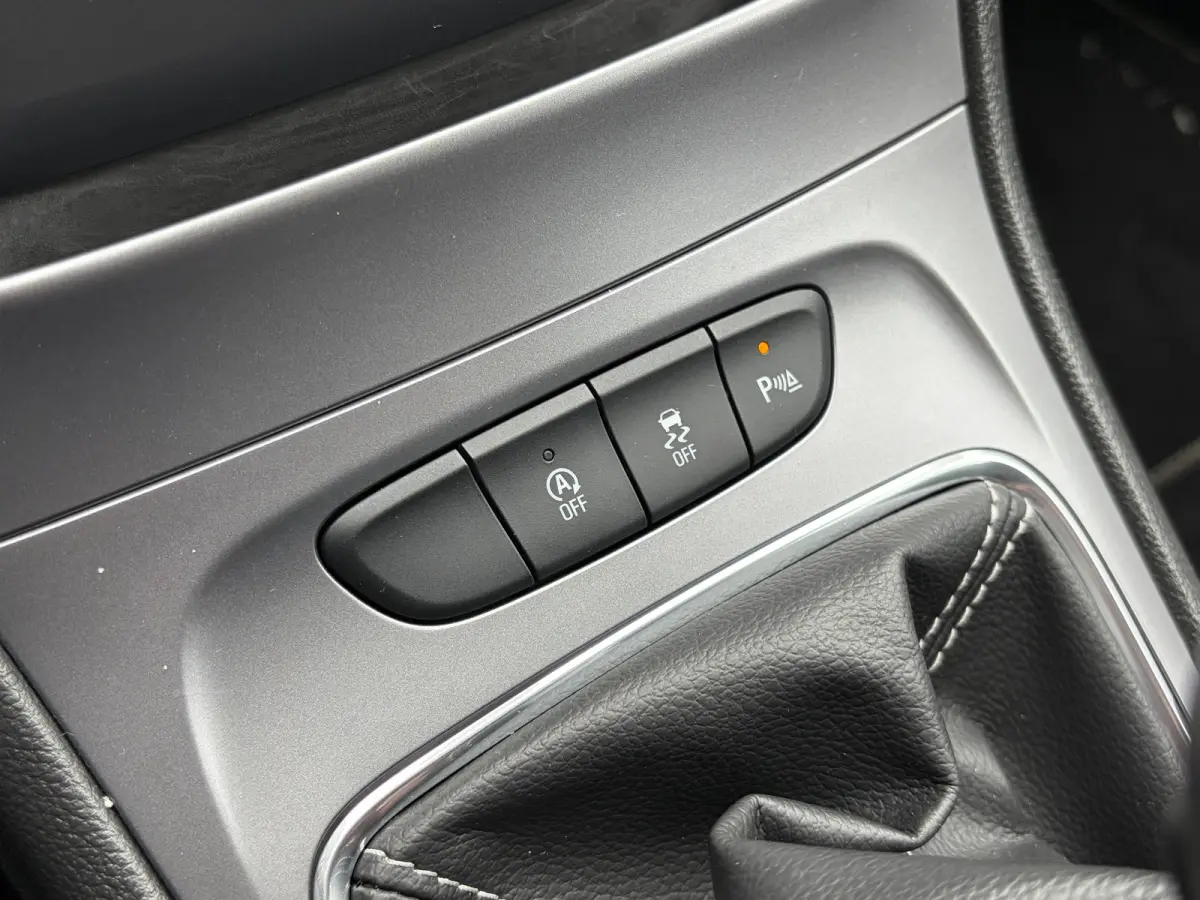 1.0 105 PK Online Edition | TREKHAAK AFNB.| NAVIGATIE + APPLE CARPLAY/ANDROID AUTO| CAMERA + PARKEERSENSOREN| DAB| ELEC. CLIMATE CONTROL| AIRCO|