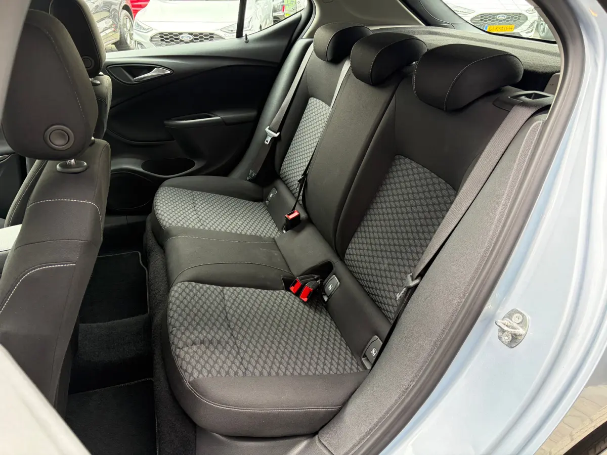 1.0 105 PK Online Edition | TREKHAAK AFNB.| NAVIGATIE + APPLE CARPLAY/ANDROID AUTO| CAMERA + PARKEERSENSOREN| DAB| ELEC. CLIMATE CONTROL| AIRCO|