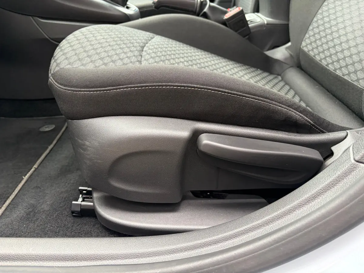 1.0 105 PK Online Edition | TREKHAAK AFNB.| NAVIGATIE + APPLE CARPLAY/ANDROID AUTO| CAMERA + PARKEERSENSOREN| DAB| ELEC. CLIMATE CONTROL| AIRCO|