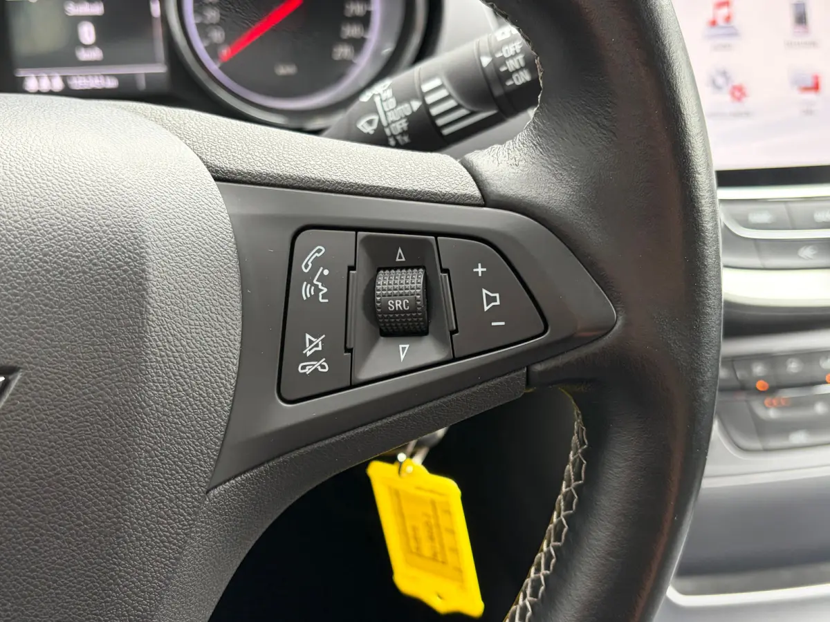 1.0 105 PK Online Edition | TREKHAAK AFNB.| NAVIGATIE + APPLE CARPLAY/ANDROID AUTO| CAMERA + PARKEERSENSOREN| DAB| ELEC. CLIMATE CONTROL| AIRCO|