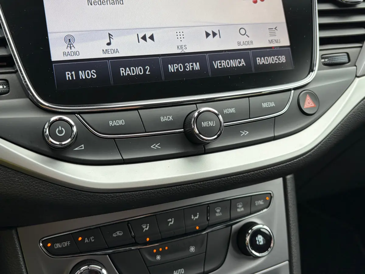 1.0 105 PK Online Edition | TREKHAAK AFNB.| NAVIGATIE + APPLE CARPLAY/ANDROID AUTO| CAMERA + PARKEERSENSOREN| DAB| ELEC. CLIMATE CONTROL| AIRCO|
