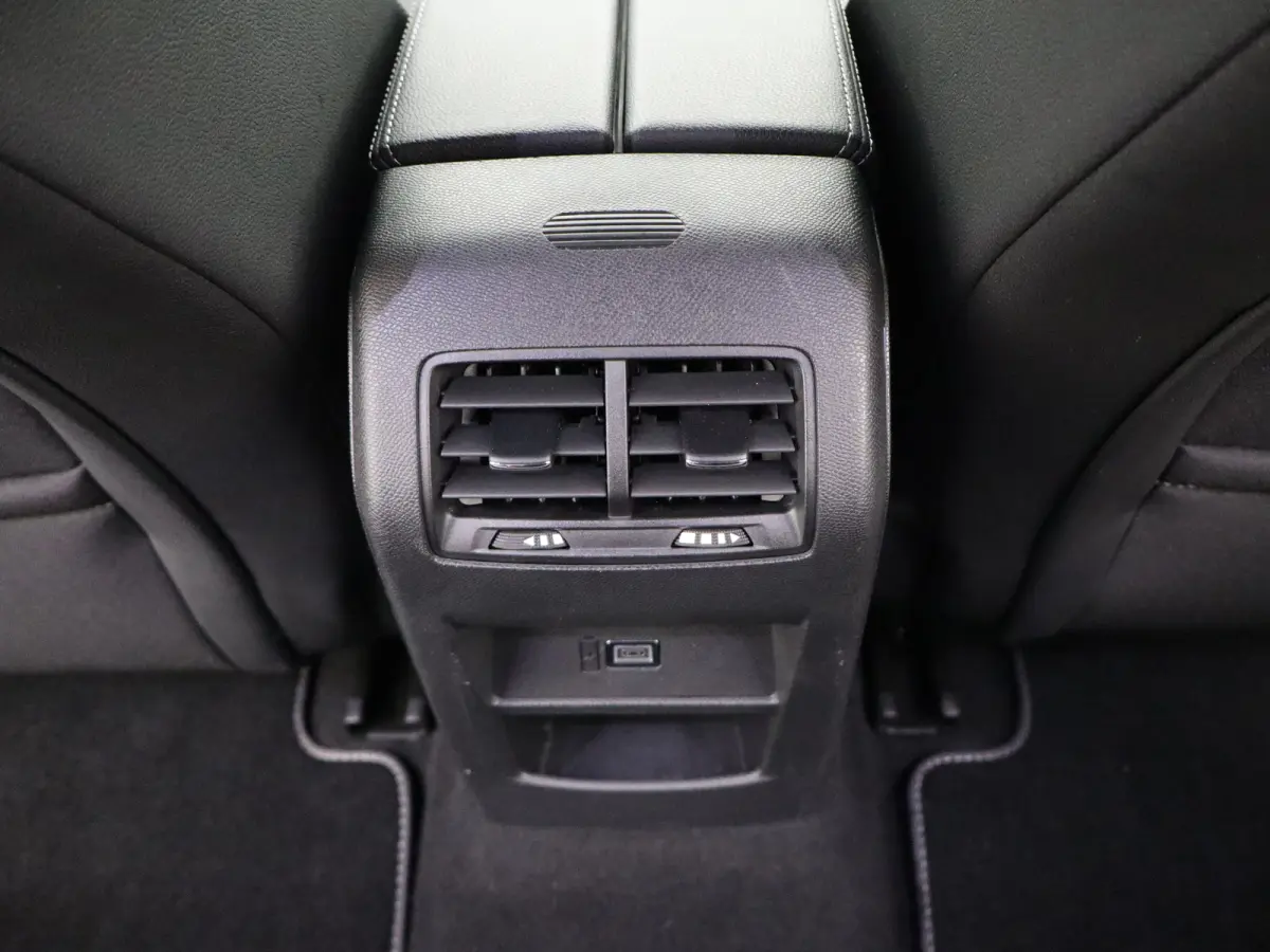 1.2 Turbo GS TREKHAAK | 4 SEASON | | Apple Carplay/Android Auto|telefoonintegratie premium | Cruise control adaptief met Stop&Go | Electronic climate controle