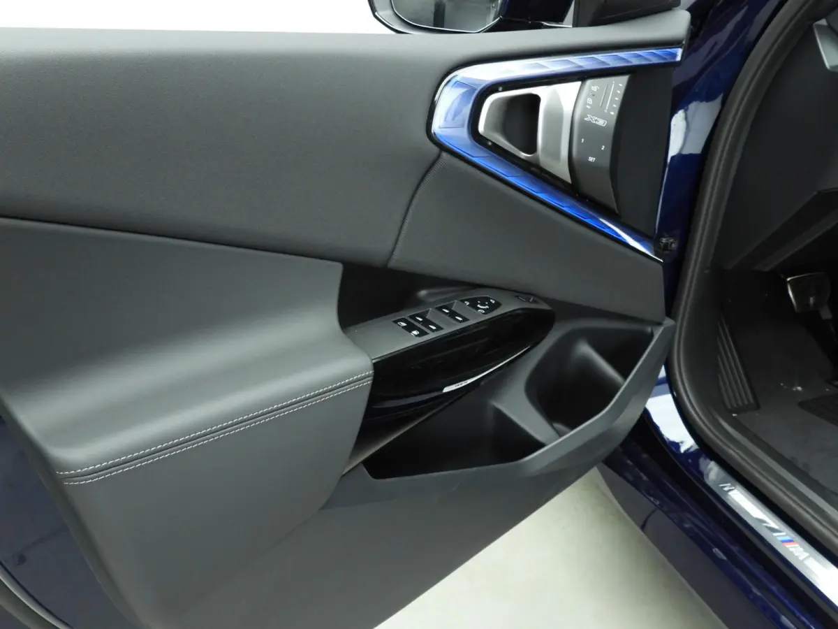 30e xDrive M-Sportpakket Pro / Panoramadak / Driving assist plus / Trekhaak Comfort pack / Alu wielen 21 inch