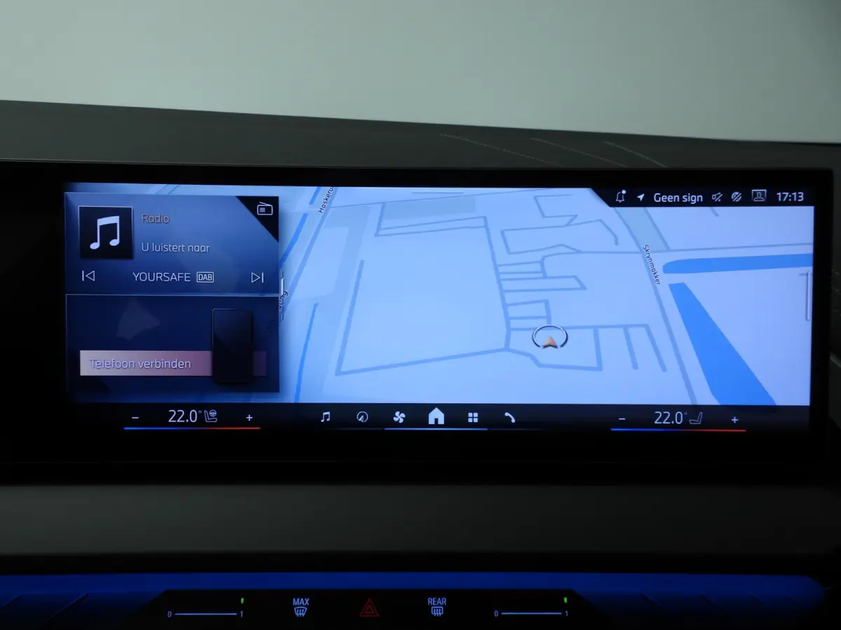 30e xDrive M-Sportpakket Pro / Panoramadak / Driving assist plus / Trekhaak Comfort pack / Alu wielen 21 inch