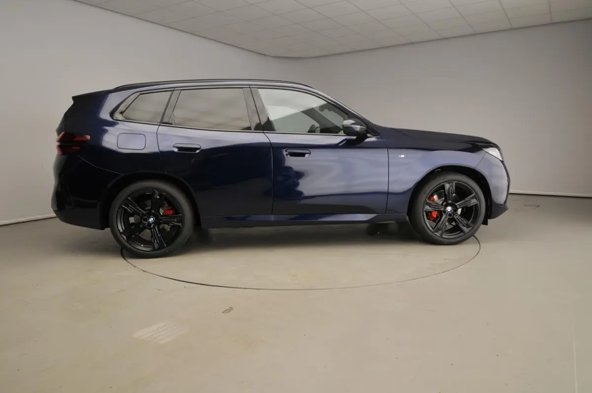 30e xDrive M-Sportpakket Pro / Panoramadak / Driving assist plus / Trekhaak Comfort pack / Alu wielen 21 inch