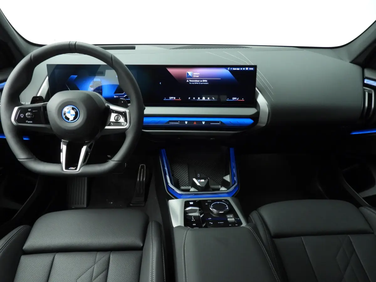 30e xDrive M-Sportpakket Pro / Panoramadak / Driving assist plus / Trekhaak Comfort pack / Alu wielen 21 inch
