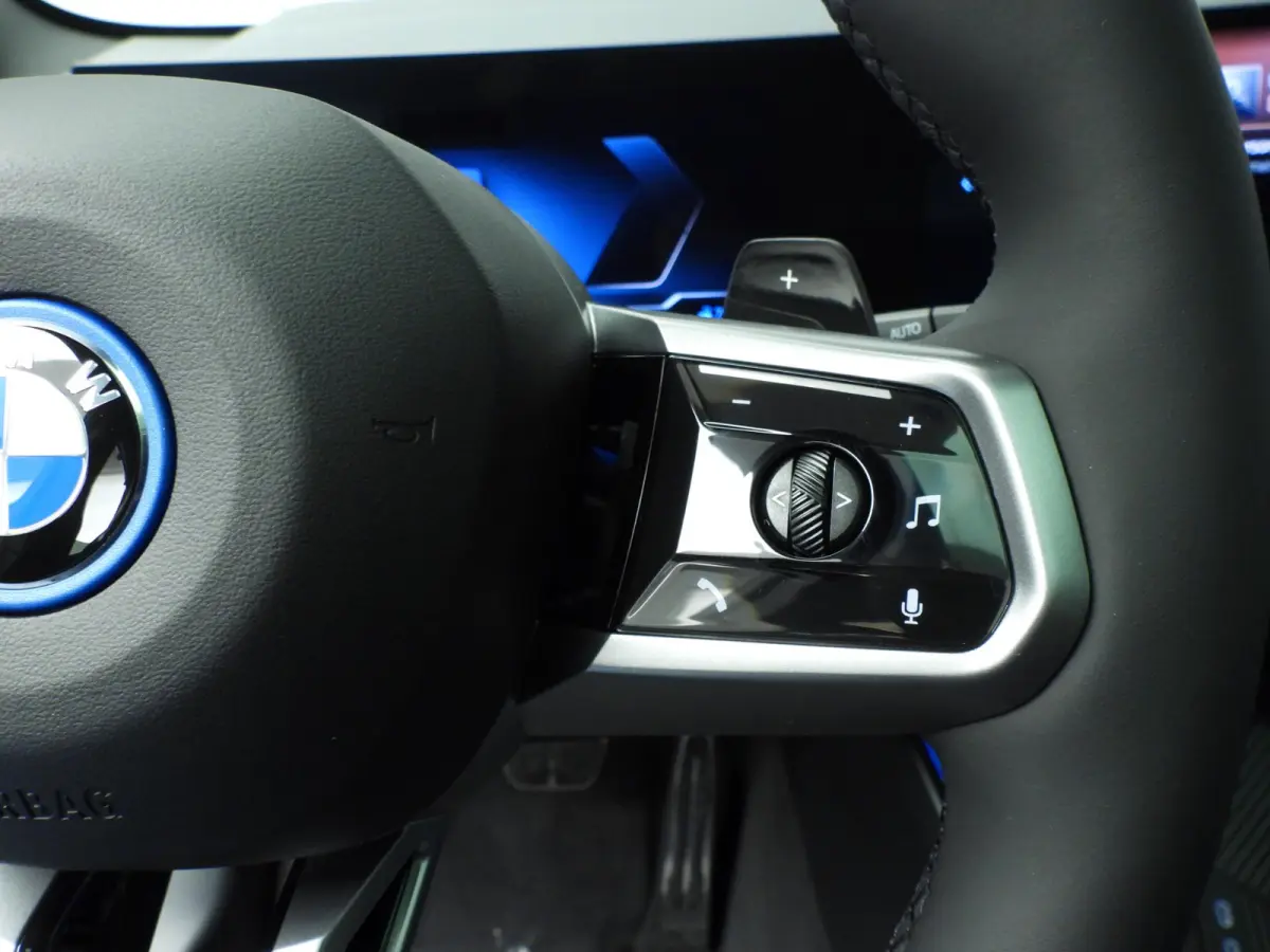 30e xDrive M-Sportpakket Pro / Panoramadak / Driving assist plus / Trekhaak Comfort pack / Alu wielen 21 inch