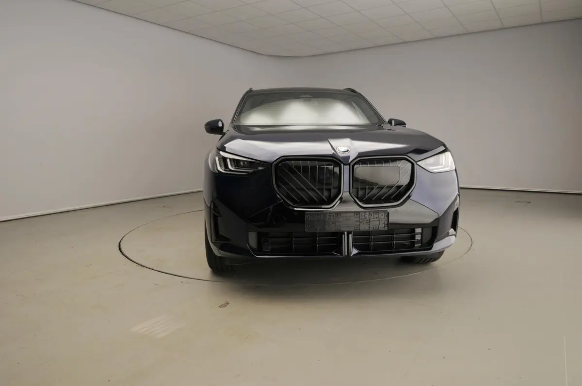 30e xDrive M-Sportpakket Pro / Panoramadak / Driving assist plus / Trekhaak Comfort pack / Alu wielen 21 inch