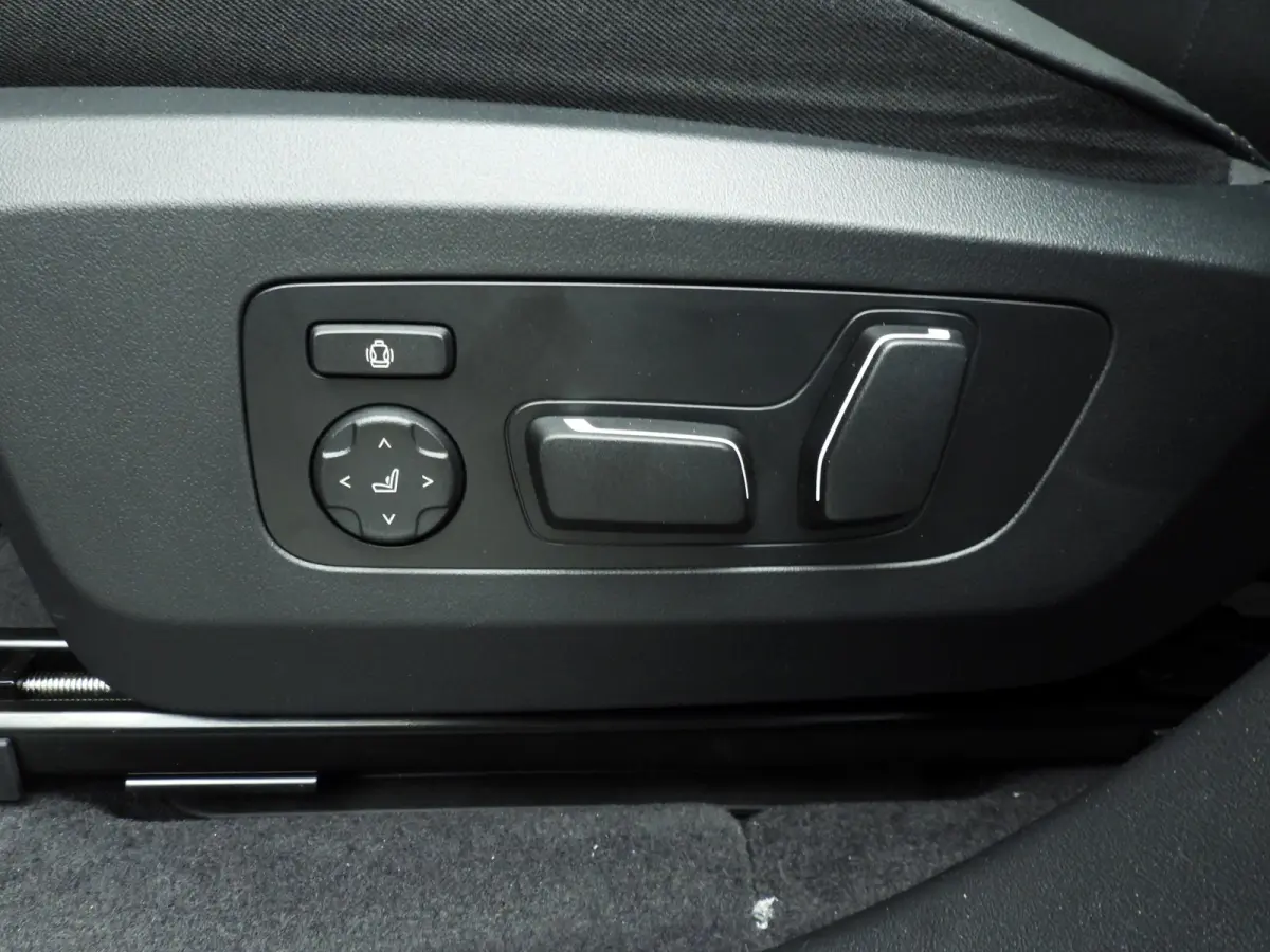 30e xDrive M-Sportpakket Pro / Panoramadak / Driving assist plus / Trekhaak Comfort pack / Alu wielen 21 inch