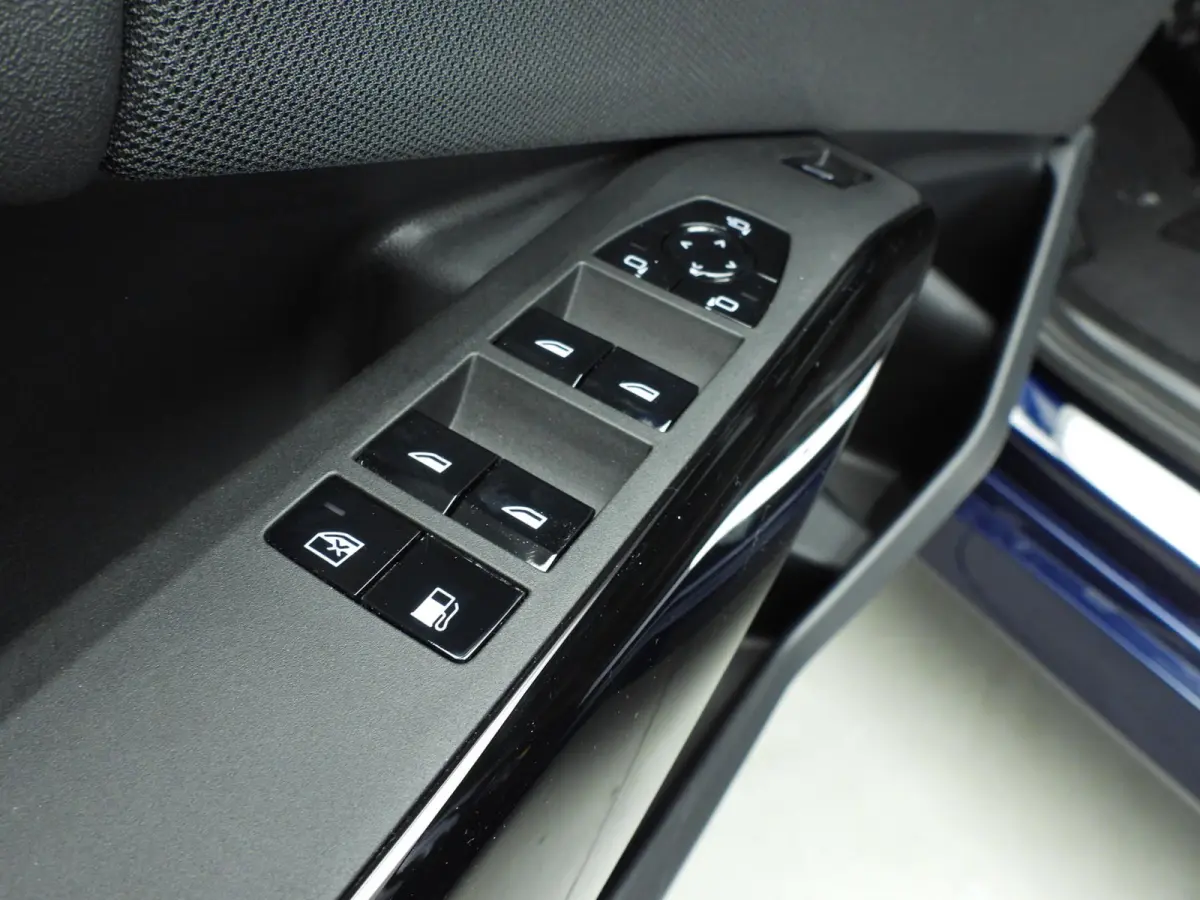 30e xDrive M-Sportpakket Pro / Panoramadak / Driving assist plus / Trekhaak Comfort pack / Alu wielen 21 inch