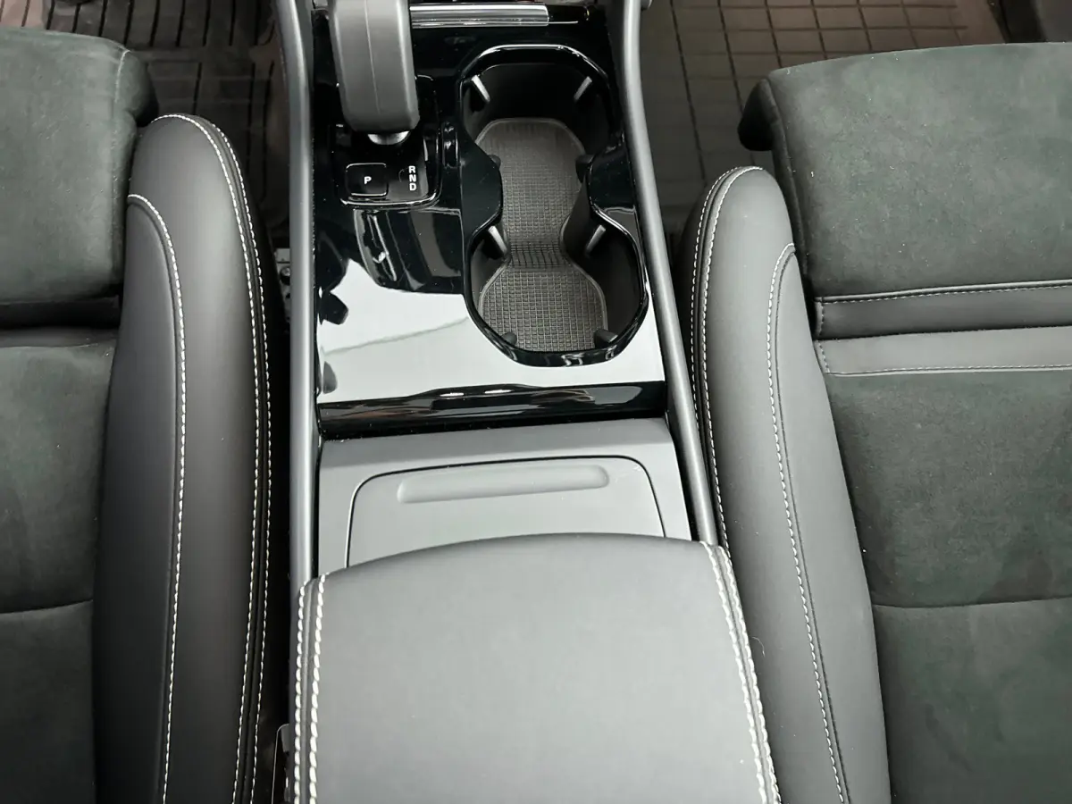 Twin AWD 408PK Ultimate 82kWh | 20" | Exterior Styling | Leder/Nubuck | Trekhaak | Getint Glas | Panoramadak | 360 Camera | Harman Kardon | Elektr. verst. Stoelen | Stoel/Stuurverwarming | W