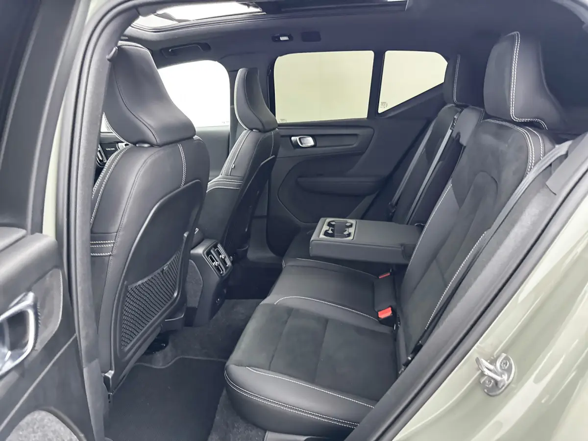 Twin AWD 408PK Ultimate 82kWh | 20" | Exterior Styling | Leder/Nubuck | Trekhaak | Getint Glas | Panoramadak | 360 Camera | Harman Kardon | Elektr. verst. Stoelen | Stoel/Stuurverwarming | W