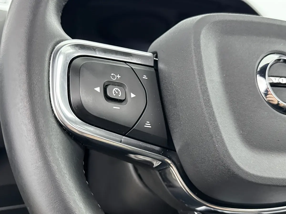 Twin AWD 408PK Ultimate 82kWh | 20" | Exterior Styling | Leder/Nubuck | Trekhaak | Getint Glas | Panoramadak | 360 Camera | Harman Kardon | Elektr. verst. Stoelen | Stoel/Stuurverwarming | W
