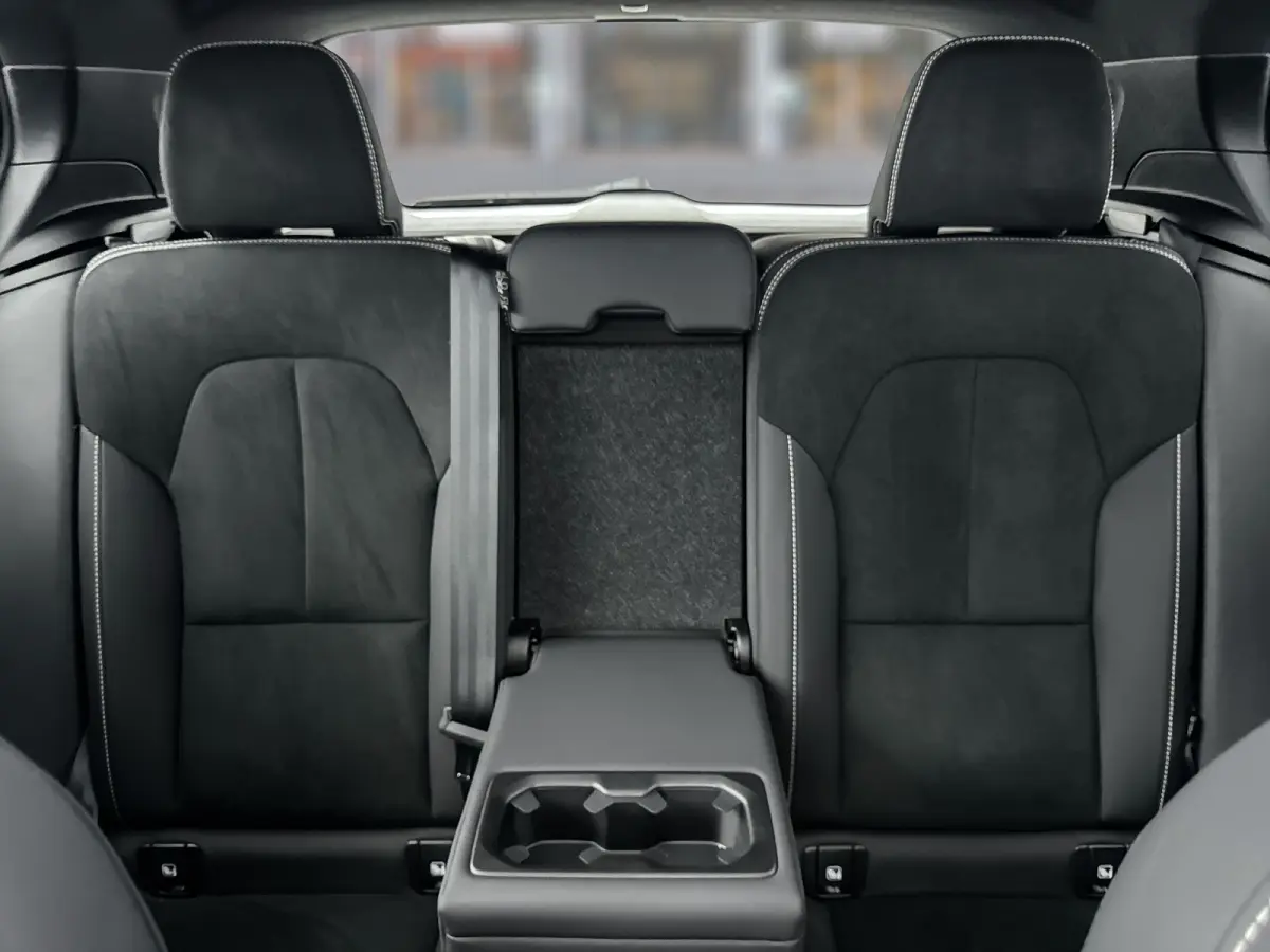 Twin AWD 408PK Ultimate 82kWh | 20" | Exterior Styling | Leder/Nubuck | Trekhaak | Getint Glas | Panoramadak | 360 Camera | Harman Kardon | Elektr. verst. Stoelen | Stoel/Stuurverwarming | W