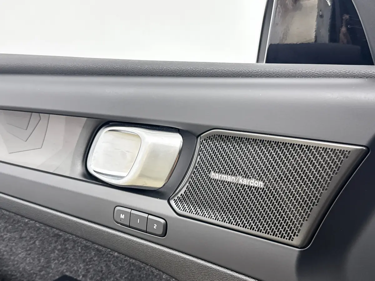 Twin AWD 408PK Ultimate 82kWh | 20" | Exterior Styling | Leder/Nubuck | Trekhaak | Getint Glas | Panoramadak | 360 Camera | Harman Kardon | Elektr. verst. Stoelen | Stoel/Stuurverwarming | W