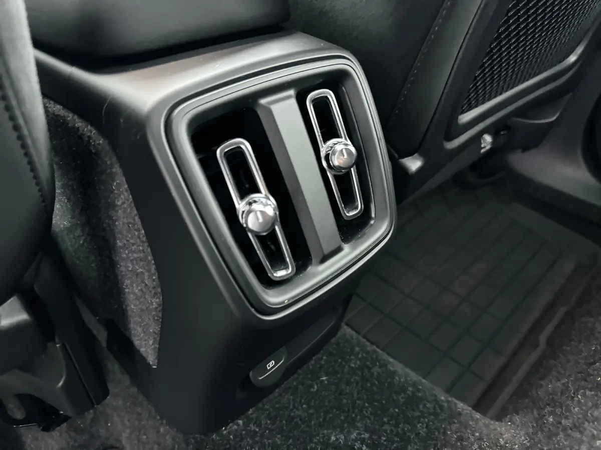 Twin AWD 408PK Ultimate 82kWh | 20" | Exterior Styling | Leder/Nubuck | Trekhaak | Getint Glas | Panoramadak | 360 Camera | Harman Kardon | Elektr. verst. Stoelen | Stoel/Stuurverwarming | W
