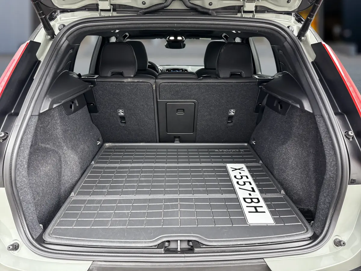 Twin AWD 408PK Ultimate 82kWh | 20" | Exterior Styling | Leder/Nubuck | Trekhaak | Getint Glas | Panoramadak | 360 Camera | Harman Kardon | Elektr. verst. Stoelen | Stoel/Stuurverwarming | W