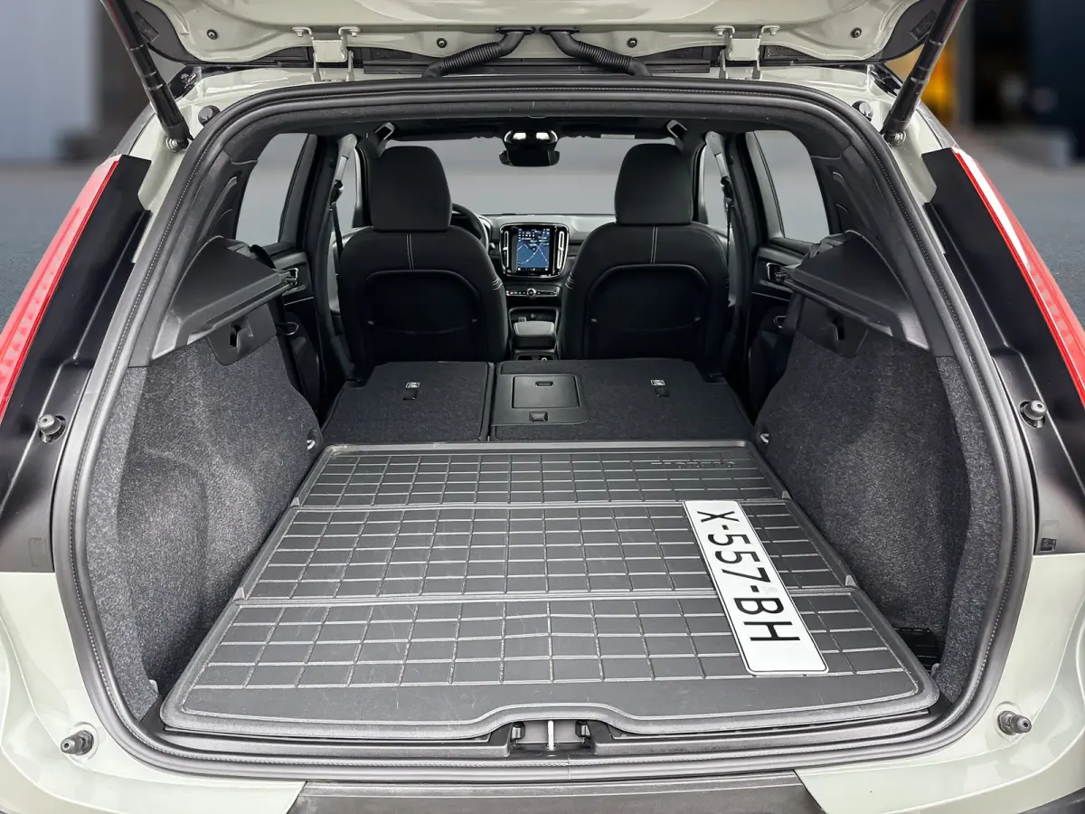 Twin AWD 408PK Ultimate 82kWh | 20" | Exterior Styling | Leder/Nubuck | Trekhaak | Getint Glas | Panoramadak | 360 Camera | Harman Kardon | Elektr. verst. Stoelen | Stoel/Stuurverwarming | W