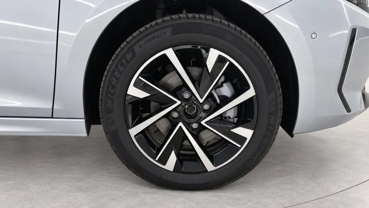 Edition | 16" Lichtmetalen velgen Diamond Cut | Comfort pakket | Dode hoek waarschuwing