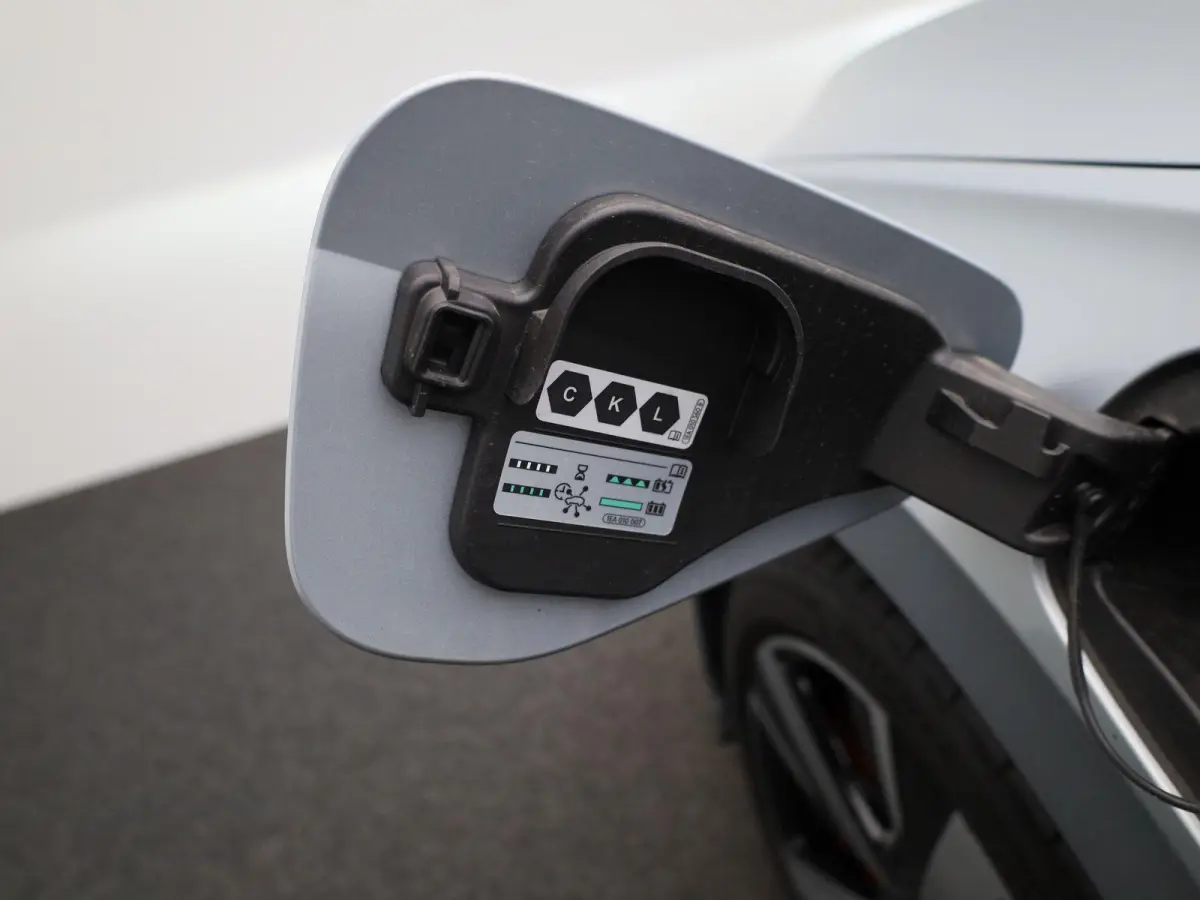 1.5 eHybrid GTE | 272 PK| Soh 100% | Origineel Nederlands | 1e Eigenaar | Navigatie | LED Matrix | Achteruitrijcamera | Stoelverwarming | Stuurwielverwarming | Black Style |