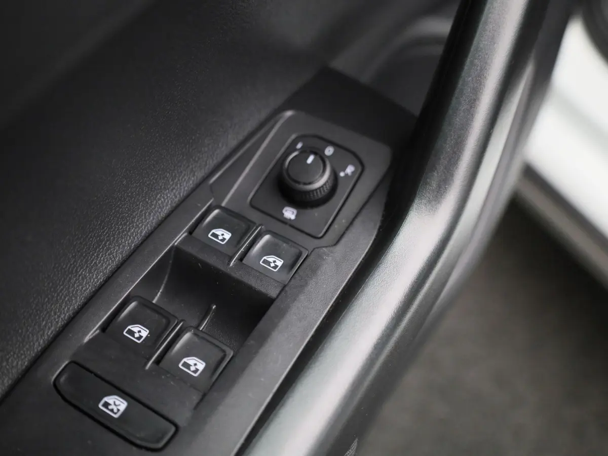 1.0 TSI Life | 110 PK | Automaat | Adaptieve Cruise Control | Apple Carplay / Android Auto |